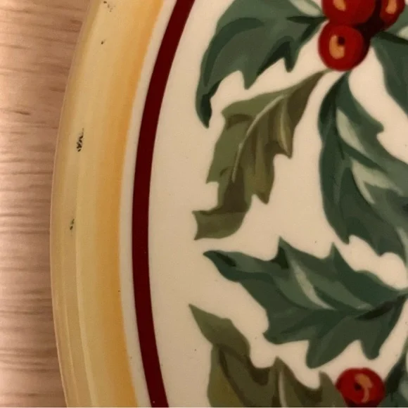 3pc Longaberger Holly Set incl 2001 Star Basket, 8” plate and loaf basket - Picture 8 of 9